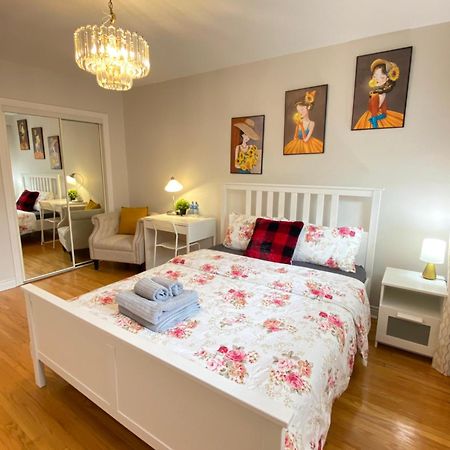 Готель Sunny House - Main Floor, Free Parking, In Торонто Екстер'єр фото