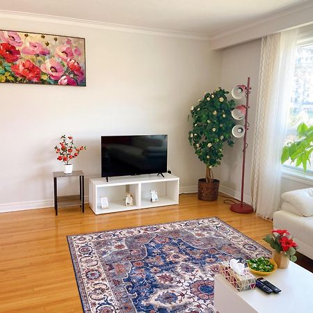 Готель Sunny House - Main Floor, Free Parking, In Торонто Екстер'єр фото