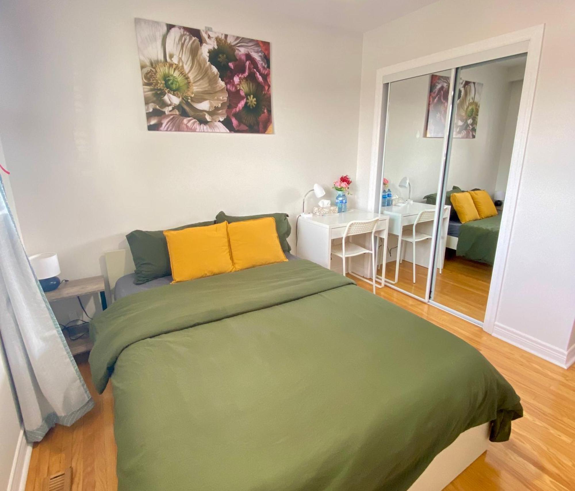 Готель Sunny House - Main Floor, Free Parking, In Торонто Номер фото