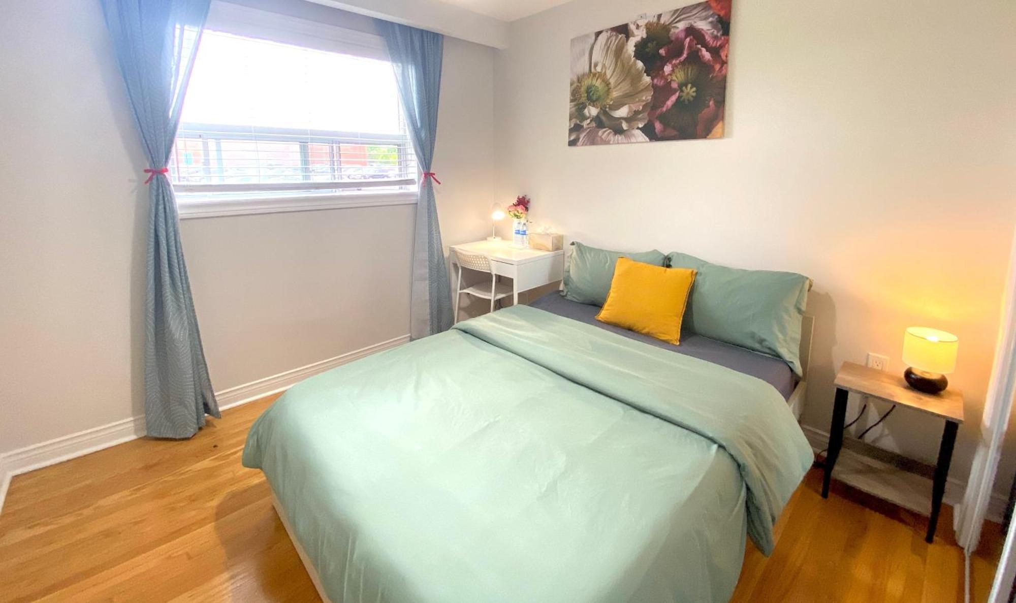 Готель Sunny House - Main Floor, Free Parking, In Торонто Номер фото